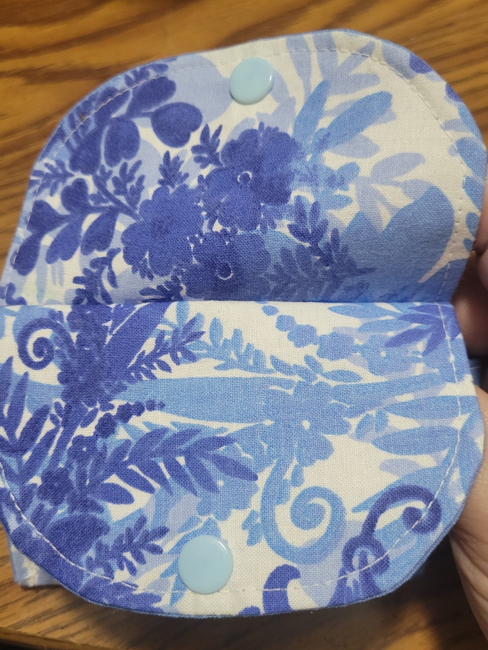 Compact Blue Floral Card Wallet - Picture 4 of 4